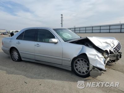 Czwarte zdjęcie samochodu z boku: 2001 MERCEDES-BENZ E 320 VIN:WDBJF65J91B344101 - miniatura