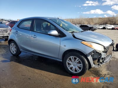 Czwarte zdjęcie samochodu z boku: 2013 MAZDA MAZDA2 VIN:JM1DE1KY1D0166531 - miniatura