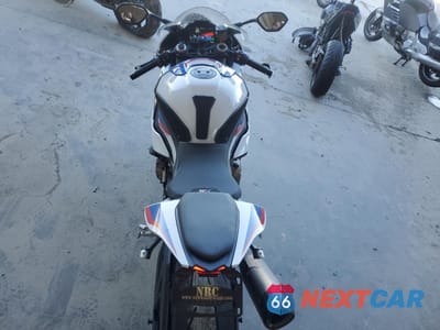 Zdjęcie 6 z 10 samochodu: 2022 BMW S 1000 RR VIN:WB10E2305N6F05383 - miniatura
