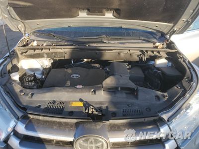 Zdjęcie 14 z 16 samochodu: 2018 TOYOTA HIGHLANDER SE VIN:5TDJZRFH3JS542218 - miniatura