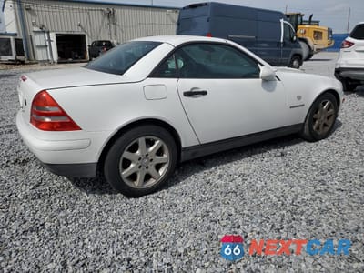 Trzecie zdjęcie samochodu z tyłu: 1998 MERCEDES-BENZ SLK 230 KOMPRESSOR VIN:WDBKK47FXWF037419 - miniatura