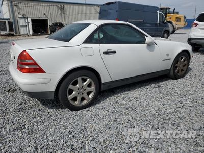 Trzecie zdjęcie samochodu z tyłu: 1998 MERCEDES-BENZ SLK 230 KOMPRESSOR VIN:WDBKK47FXWF037419 - miniatura