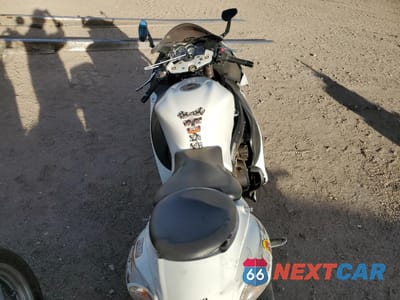 Zdjęcie 6 z 10 samochodu: 2011 SUZUKI GSX1300 R VIN:JS1GX72A5B2103361 - miniatura