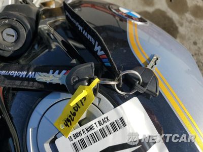 Zdjęcie 8 z 10 samochodu: 2018 BMW R NINE T VIN:WB10J0300JZ698368 - miniatura