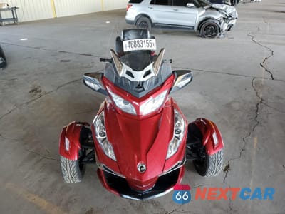 Piąte zdjęcie samochodu w środku: 2015 CAN-AM SPYDER ROADSTER RT VIN:2BXNBDD20FV000895 - miniatura