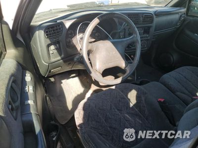 Zdjęcie 8 z 14 samochodu: 1998 GMC SONOMA VIN:1GTCS19X5W8509363 - miniatura
