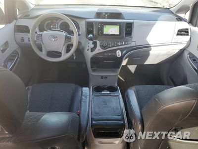 Zdjęcie 8 z 15 samochodu: 2013 TOYOTA SIENNA SPORT VIN:5TDXK3DC2DS393730 - miniatura