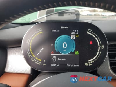 Zdjęcie 9 z 12 samochodu: 2023 MINI COOPER SE VIN:WMW13DJ02P2T05559 - miniatura
