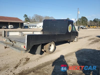 Trzecie zdjęcie samochodu z tyłu: 2000 FORD ECONOLINE E350 SUPER DUTY CUTAWAY VAN VIN:1FDWE35SXYHA79161 - miniatura