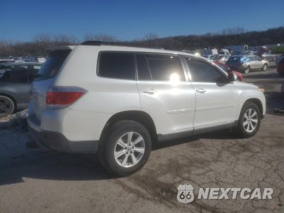 Trzecie zdjęcie samochodu z tyłu: 2013 TOYOTA HIGHLANDER BASE VIN:5TDBK3EH7DS210584 - miniatura