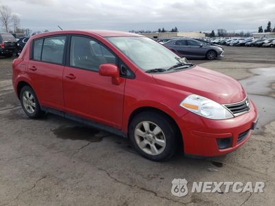 Czwarte zdjęcie samochodu z boku: 2012 NISSAN VERSA S VIN:3N1BC1CP3CK243784 - miniatura