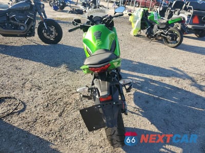 Czwarte zdjęcie samochodu z boku: 2012 KAWASAKI EX650 EC VIN:JKAEXEE18CDA03805 - miniatura