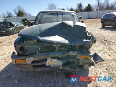 Piąte zdjęcie samochodu w środku: 1992 TOYOTA PICKUP 1/2 TON SHORT WHEELBASE VIN:JT4RN81A6N0088803 - miniatura