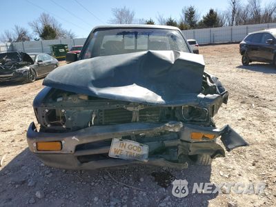 Piąte zdjęcie samochodu w środku: 1992 TOYOTA PICKUP 1/2 TON SHORT WHEELBASE VIN:JT4RN81A6N0088803 - miniatura