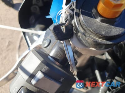 Zdjęcie 8 z 10 samochodu: 2023 YAMAHA YZFR7 VIN:JYARM38E7PA005208 - miniatura