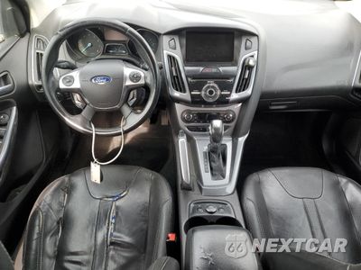 Zdjęcie 8 z 14 samochodu: 2012 FORD FOCUS TITANIUM VIN:1FAHP3N22CL400466 - miniatura