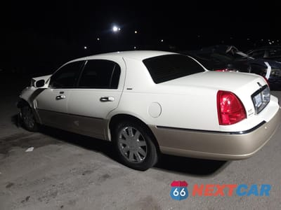 Drugie zdjęcie samochodu z przodu: 2004 LINCOLN TOWN CAR ULTIMATE VIN:1LNHM83W64Y665171 - miniatura