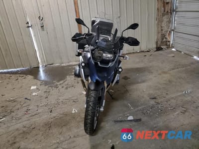 Drugie zdjęcie samochodu z przodu: 2015 BMW R1200 GS VIN:WB10A1101FZ188255 - miniatura