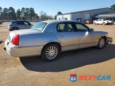 Trzecie zdjęcie samochodu z tyłu: 2005 LINCOLN TOWN CAR SIGNATURE VIN:1LNHM81W35Y636294 - miniatura