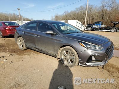 Czwarte zdjęcie samochodu z boku: 2018 HYUNDAI SONATA SPORT VIN:5NPE34AF4JH655354 - miniatura