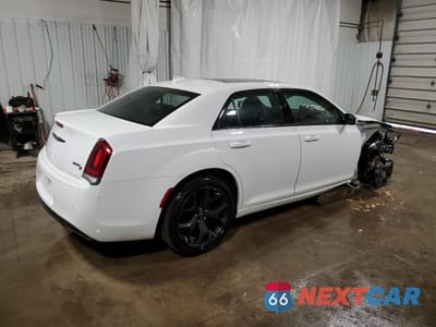 Trzecie zdjęcie samochodu z tyłu: 2023 CHRYSLER 300 S VIN:2C3CCAGGXPH588402 - miniatura