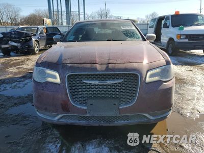 Piąte zdjęcie samochodu w środku: 2018 CHRYSLER 300 LIMITED VIN:2C3CCAEG4JH193982 - miniatura