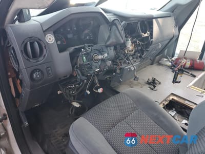 Zdjęcie 8 z 13 samochodu: 2014 FORD F550 SUPER DUTY VIN:1FDGF5GY0EEB30016 - miniatura