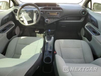 Zdjęcie 8 z 13 samochodu: 2013 TOYOTA PRIUS C VIN:JTDKDTB33D1529304 - miniatura
