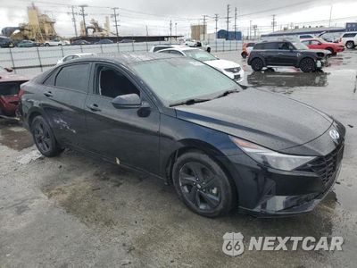 Czwarte zdjęcie samochodu z boku: 2022 HYUNDAI ELANTRA SEL VIN:5NPLM4AG9NH063399 - miniatura