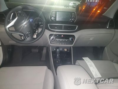 Zdjęcie 8 z 12 samochodu: 2020 HYUNDAI TUCSON SE VIN:KM8J23A45LU219515 - miniatura