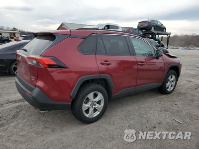 Trzecie zdjęcie samochodu z tyłu: 2021 TOYOTA RAV4 XLE VIN:2T3P1RFV4MW165585 - miniatura