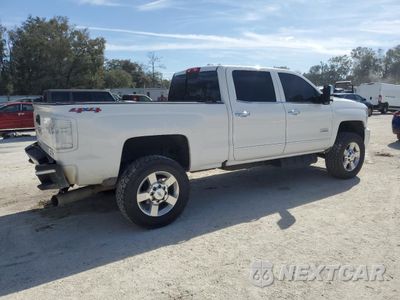 Trzecie zdjęcie samochodu z tyłu: 2017 CHEVROLET SILVERADO K2500 HIGH COUNTRY VIN:1GC1KXEY6HF211458 - miniatura
