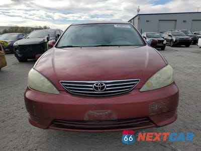 Piąte zdjęcie samochodu w środku: 2005 TOYOTA CAMRY LE VIN:4T1BE32K05U049088 - miniatura