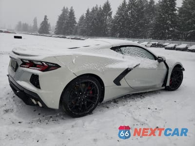 Trzecie zdjęcie samochodu z tyłu: 2023 CHEVROLET CORVETTE STINGRAY 2LT VIN:1G1YB2D44P5131914 - miniatura