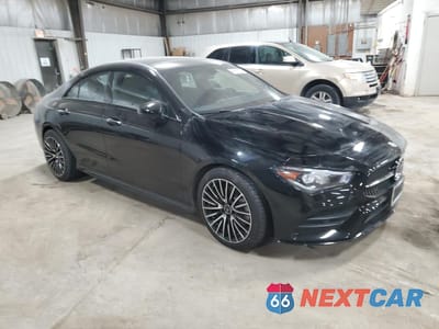 Czwarte zdjęcie samochodu z boku: 2023 MERCEDES-BENZ CLA 250 4MATIC VIN:W1K5J4HB1PN415668 - miniatura