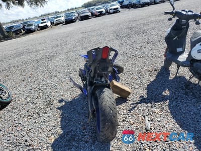 Czwarte zdjęcie samochodu z boku: 2018 YAMAHA YZFR6 VIN:JYARJ28E5JA003693 - miniatura