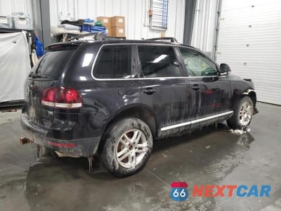 Trzecie zdjęcie samochodu z tyłu: 2010 VOLKSWAGEN TOUAREG TDI VIN:WVGFK6A99AD000041 - miniatura