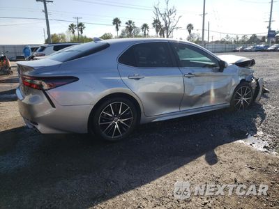 Trzecie zdjęcie samochodu z tyłu: 2024 TOYOTA CAMRY SE VIN:4T1G11AK0RU888123 - miniatura