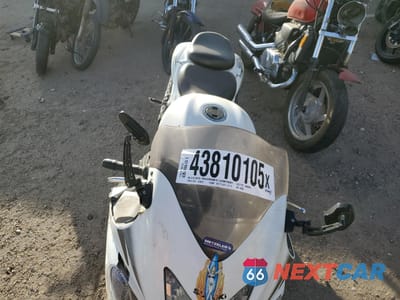 Piąte zdjęcie samochodu w środku: 2011 SUZUKI GSX1300 R VIN:JS1GX72A5B2103361 - miniatura