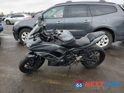 Trzecie zdjęcie samochodu z tyłu: 2018 KAWASAKI EX650 J VIN:JKAEXEJ16JDA02803 - miniatura