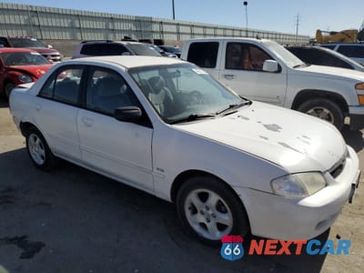 Czwarte zdjęcie samochodu z boku: 1999 MAZDA PROTEGE ES VIN:JM1BJ2213X0121378 - miniatura