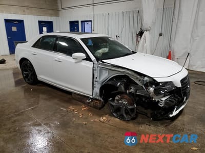 Czwarte zdjęcie samochodu z boku: 2023 CHRYSLER 300 S VIN:2C3CCAGGXPH588402 - miniatura