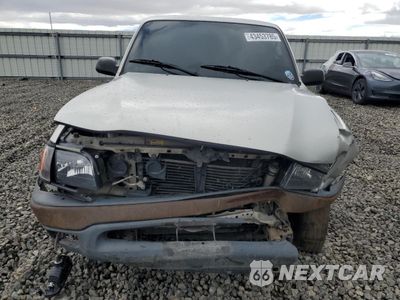 Piąte zdjęcie samochodu w środku: 2002 TOYOTA TACOMA VIN:5TENL42NX2Z042871 - miniatura