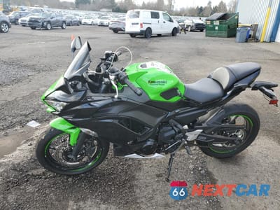 Trzecie zdjęcie samochodu z tyłu: 2022 KAWASAKI EX650 N VIN:ML5EXEN18NDA74134 - miniatura