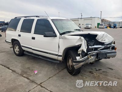 Czwarte zdjęcie samochodu z boku: 1999 CHEVROLET TAHOE C1500 VIN:1GNEC13R8XJ538163 - miniatura