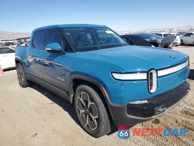 Czwarte zdjęcie samochodu z boku: 2023 RIVIAN R1T ADVENTURE VIN:7FCTGAAA0PN021721 - miniatura