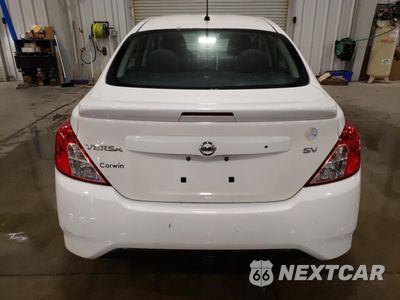 Zdjęcie 6 z 15 samochodu: 2018 NISSAN VERSA S VIN:3N1CN7AP6JL875237 - miniatura