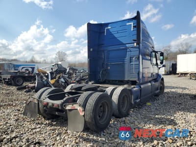 Czwarte zdjęcie samochodu z boku: 2019 VOLVO VN VNL VIN:4V4NC9EH4KN201099 - miniatura