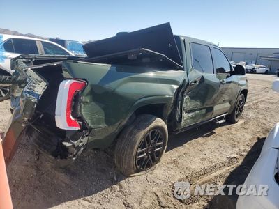 Trzecie zdjęcie samochodu z tyłu: 2023 TOYOTA TUNDRA CREWMAX SR VIN:5TFLA5DB1PX108924 - miniatura