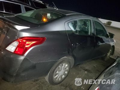 Trzecie zdjęcie samochodu z tyłu: 2018 NISSAN VERSA S VIN:3N1CN7AP3JL873929 - miniatura